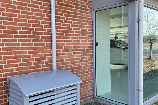 Autolakeret varmepumpeskjuler efter kundens ønsker