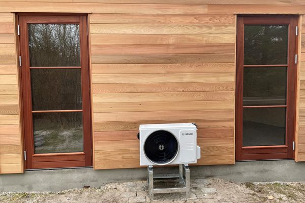 Bosch luft/luft varmepumpe i anneks